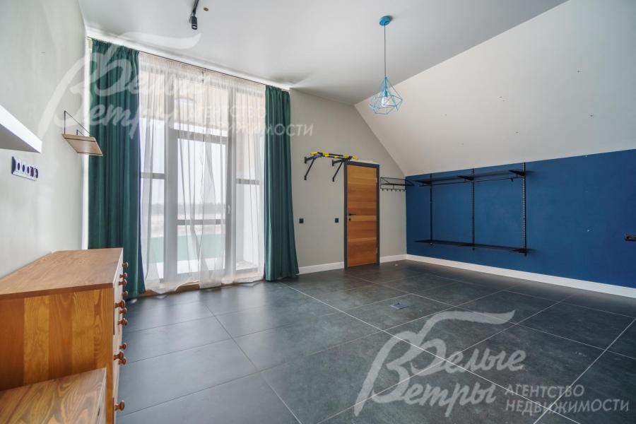 На полу – испанская плитка.