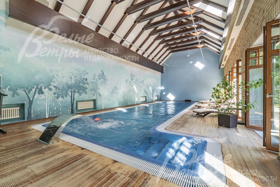 Бассейн с римским входом, с противотоком, гидромассажем, водопадом и подводной подсветкой