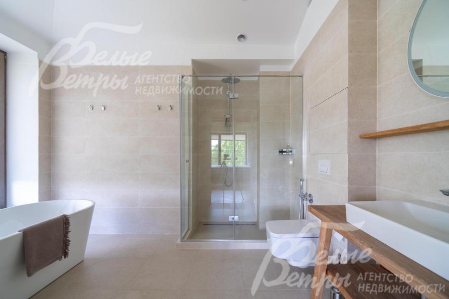 Во всех санузлах установлена сантехника брендов Laufen и Jacob Delafon