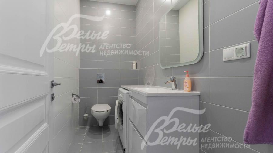 Санузел на первом этаже площадью 3,4 кв.м