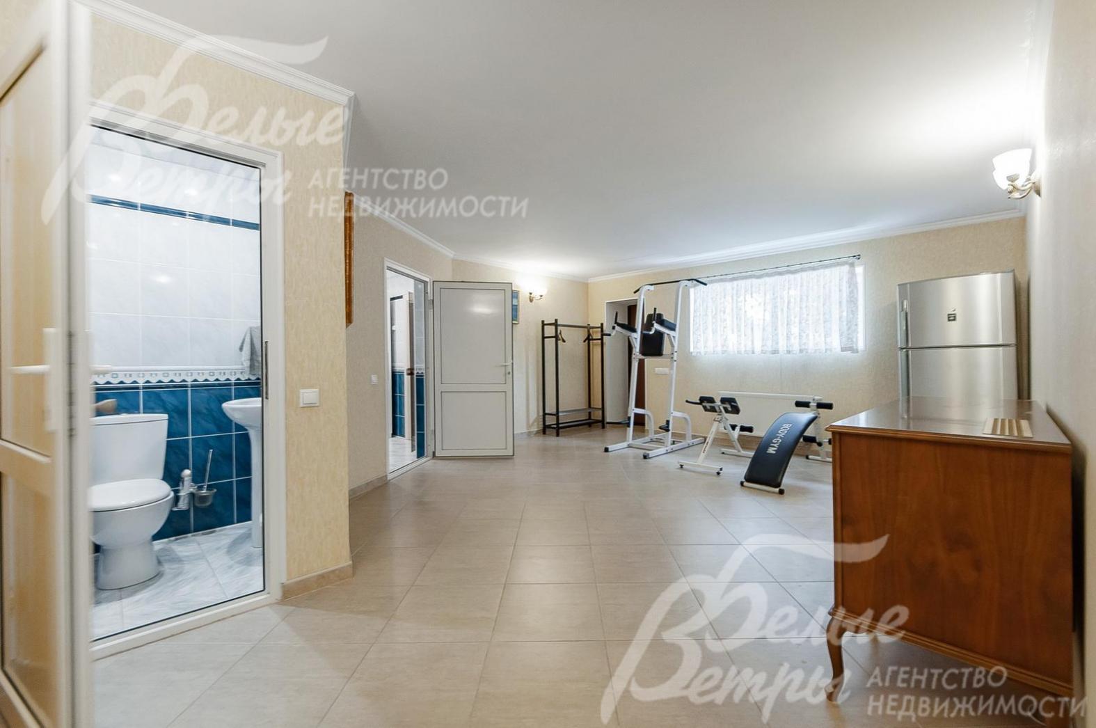 Комната отдыха с тренажерами.