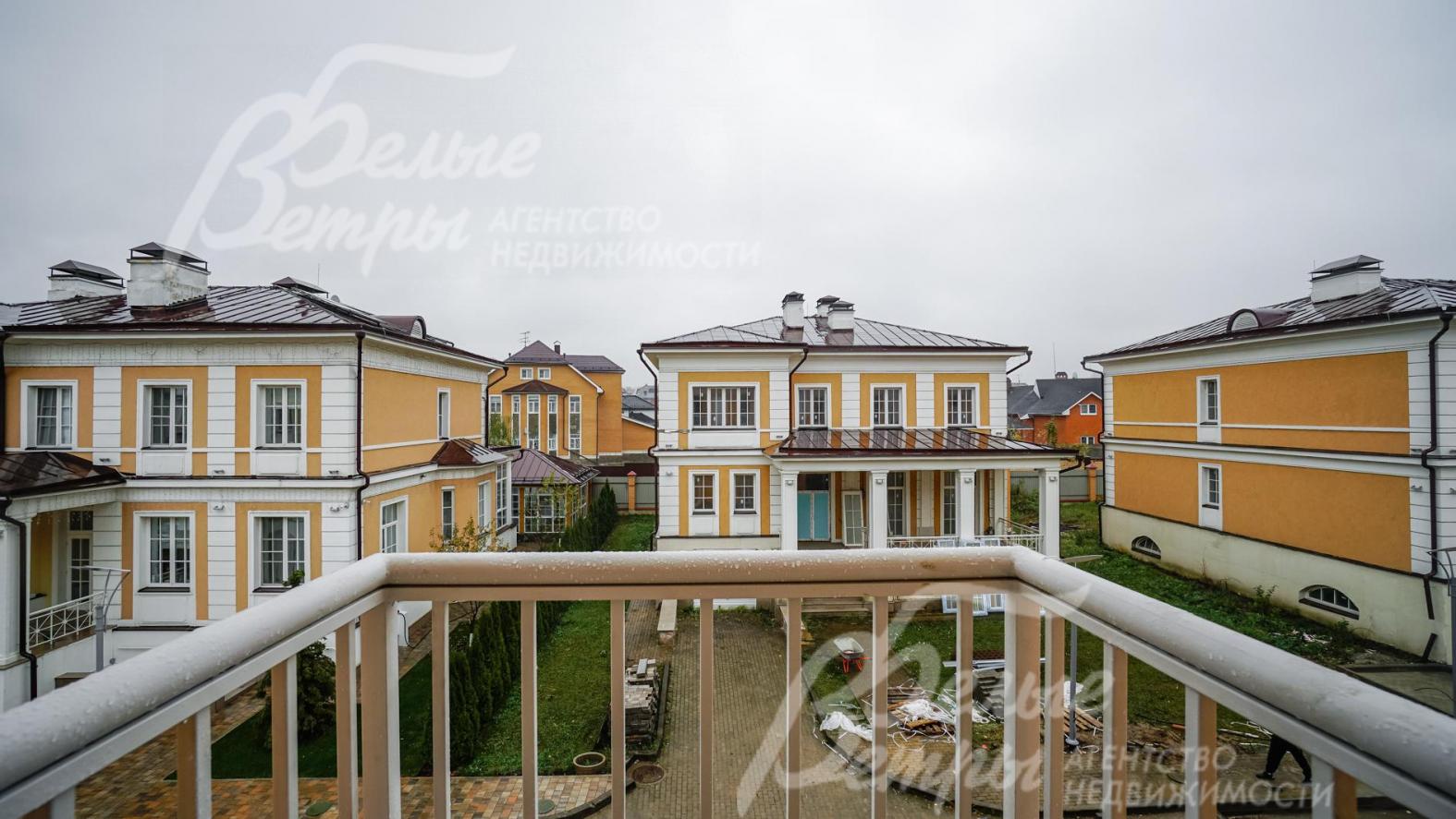 Вид с балкона 3-го этажа