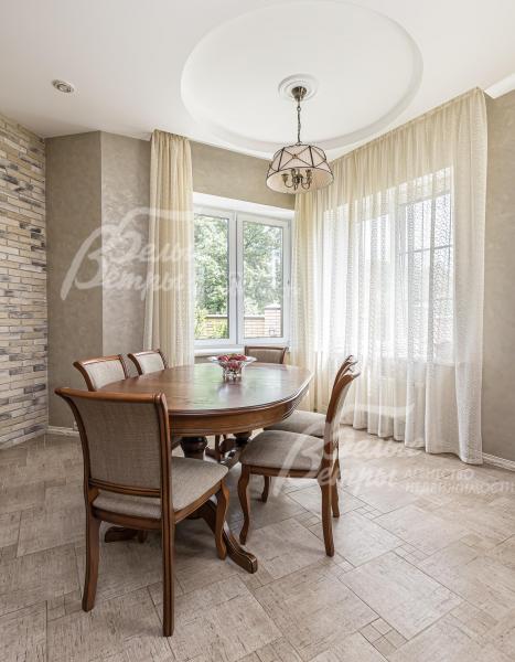 Обеденный гарнитур на 6 персон. 