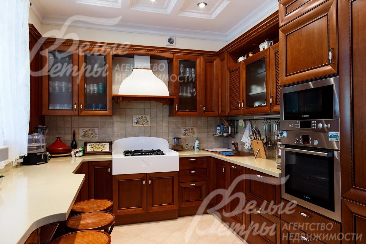 Кухня оборудована современной техникой