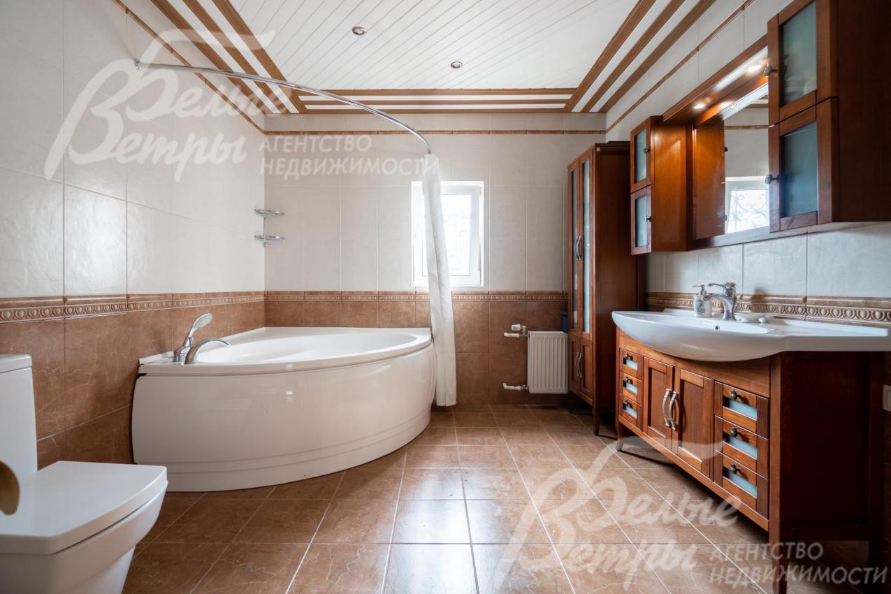 Санузел на втором этаже с ванной 