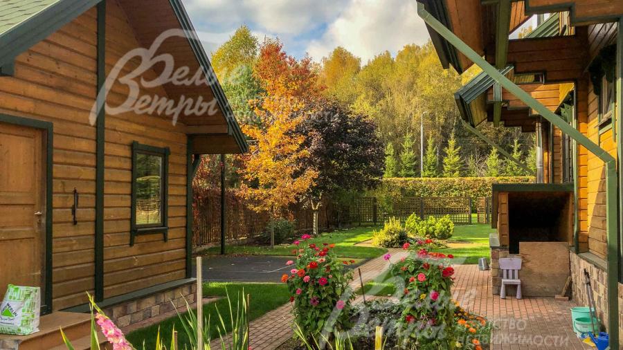 Ухоженный участок с ландшафтным дизайном