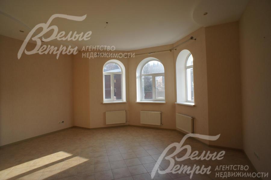 Гостиная 23.5 кв.м с эркерными окнами