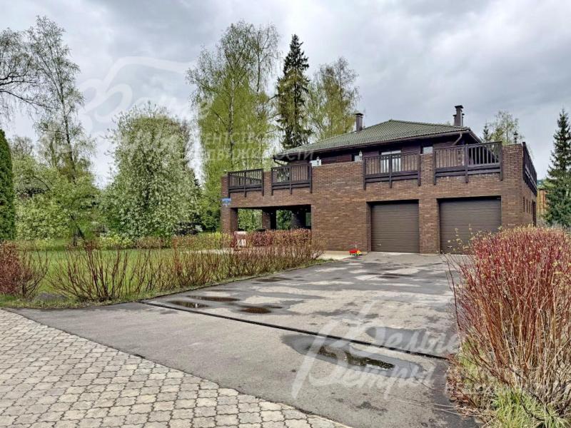 Коттеджи в поселке Чароит на Калужском шоссе