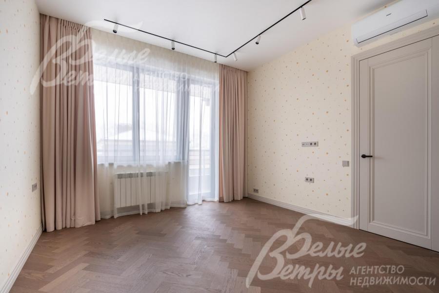 Детская спальня 15 кв.м с выходом на балкон 