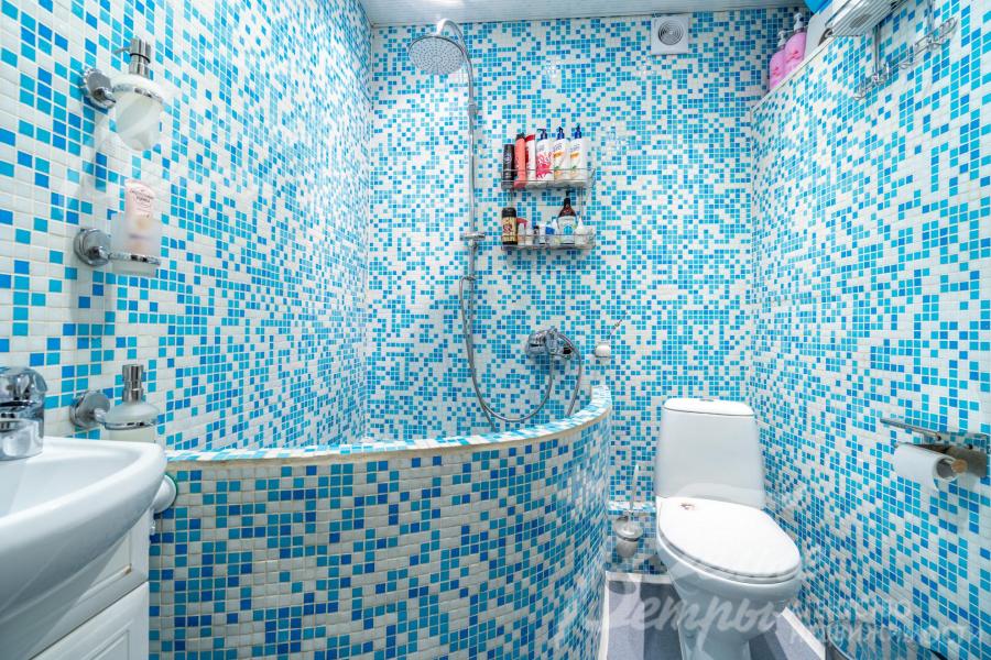 Купель в санузле первого этажа