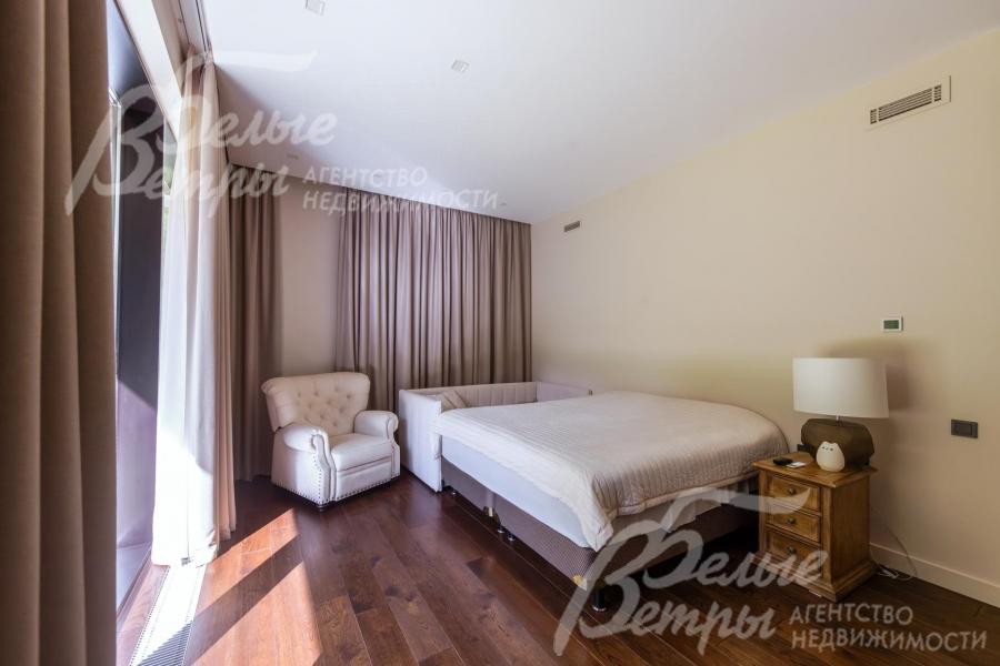 Мастер-спальня со своей ванной комнатой и гардеробной