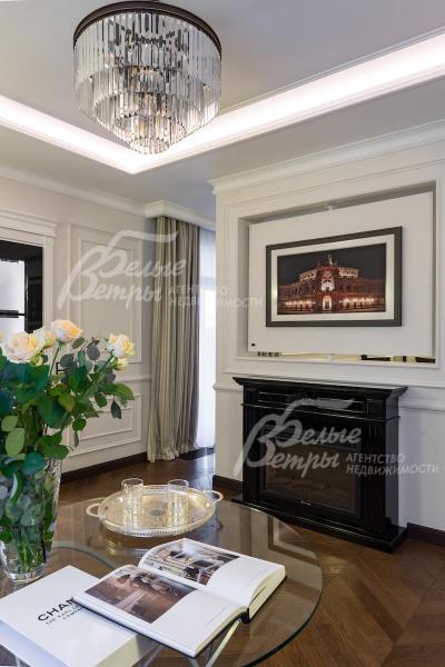 Камин в мастер-спальне