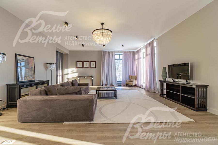 Дом полностью меблирован