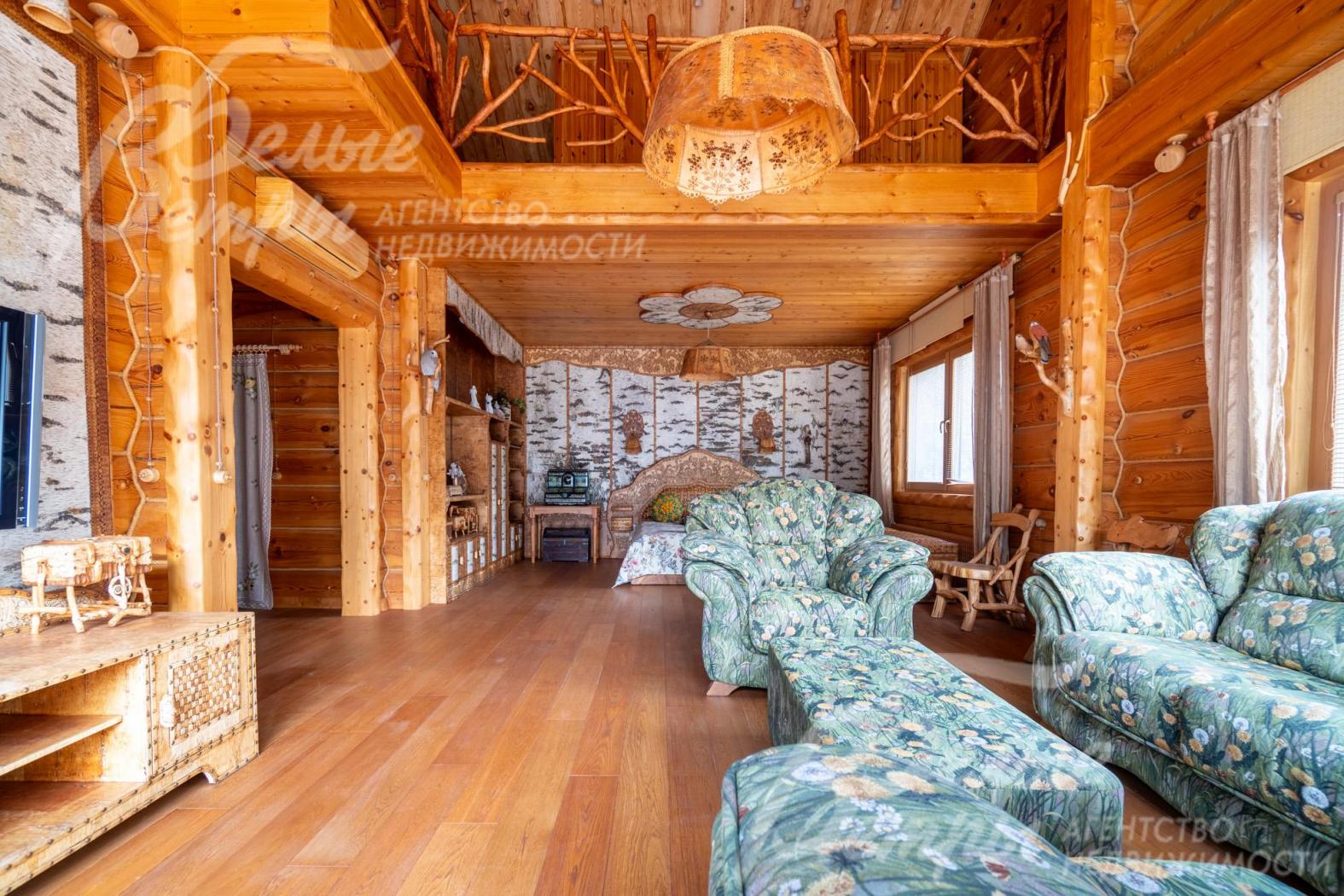 Просторная мастер-спальня - со вторым светом и гостиной зоной