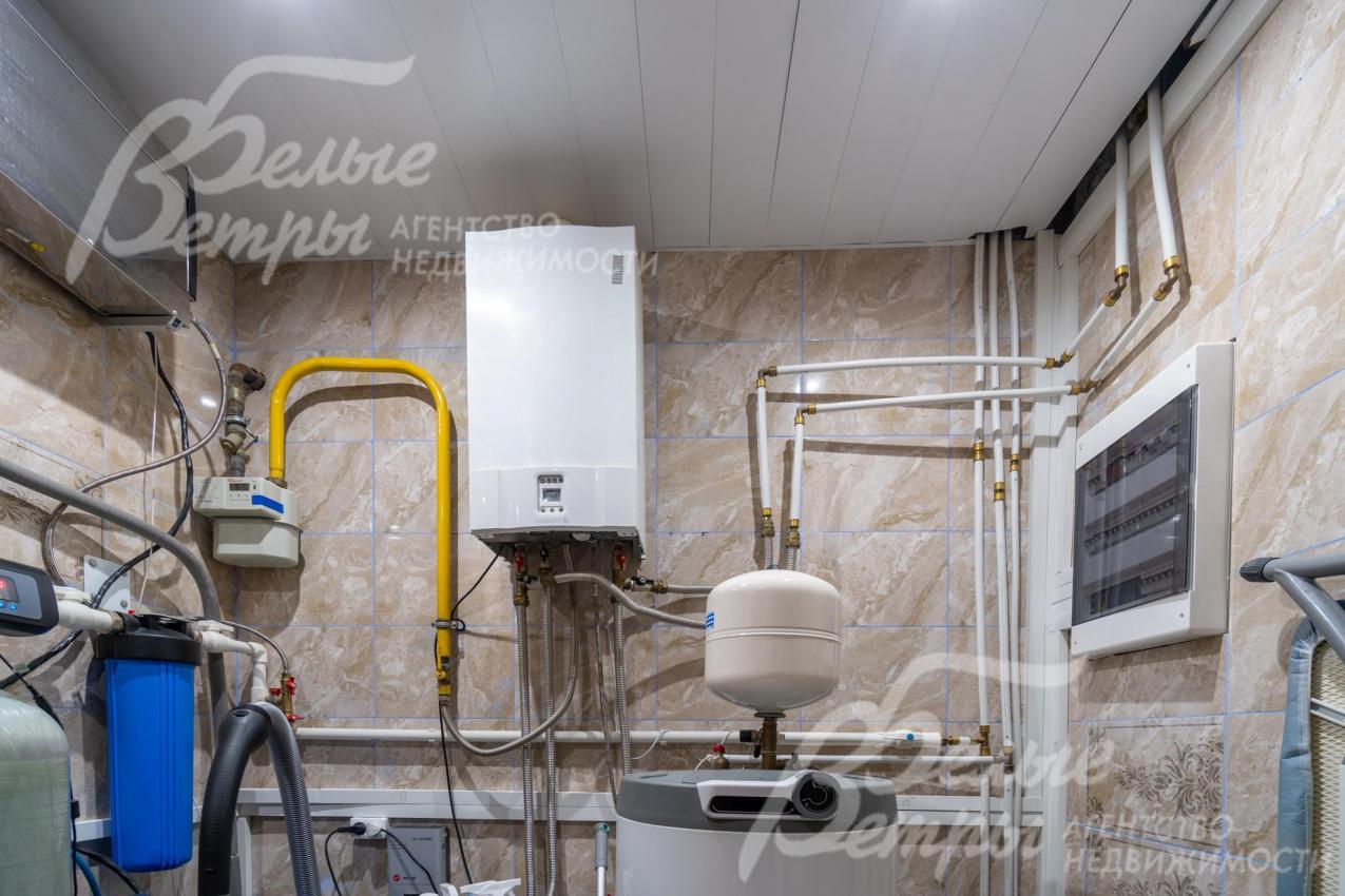 Котельная оборудована газовым котлом и бойлером