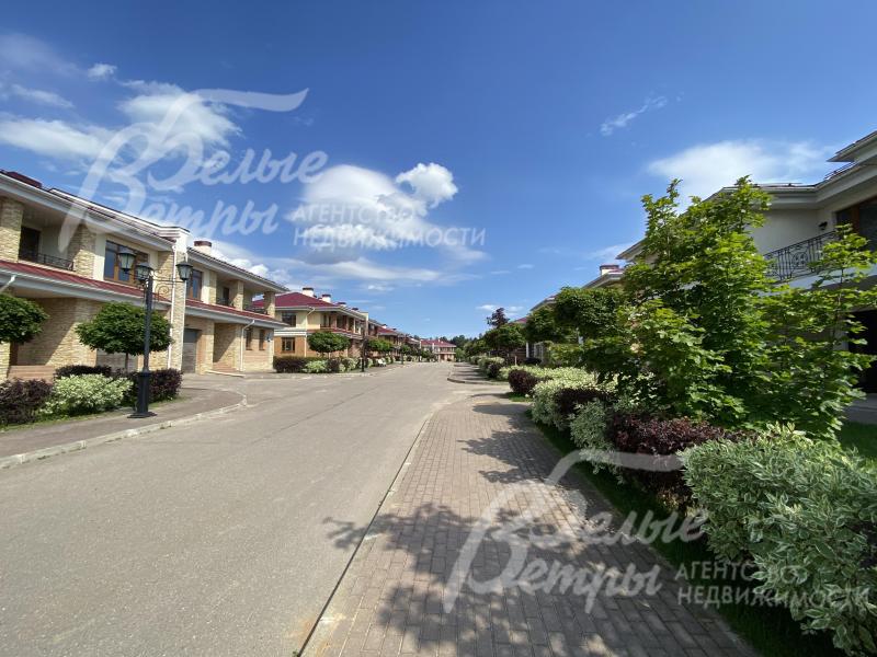 Широкие улицы в поселке Резиденция Николинские ключи