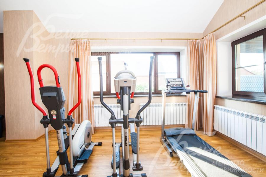 Тренажеры в спортзале