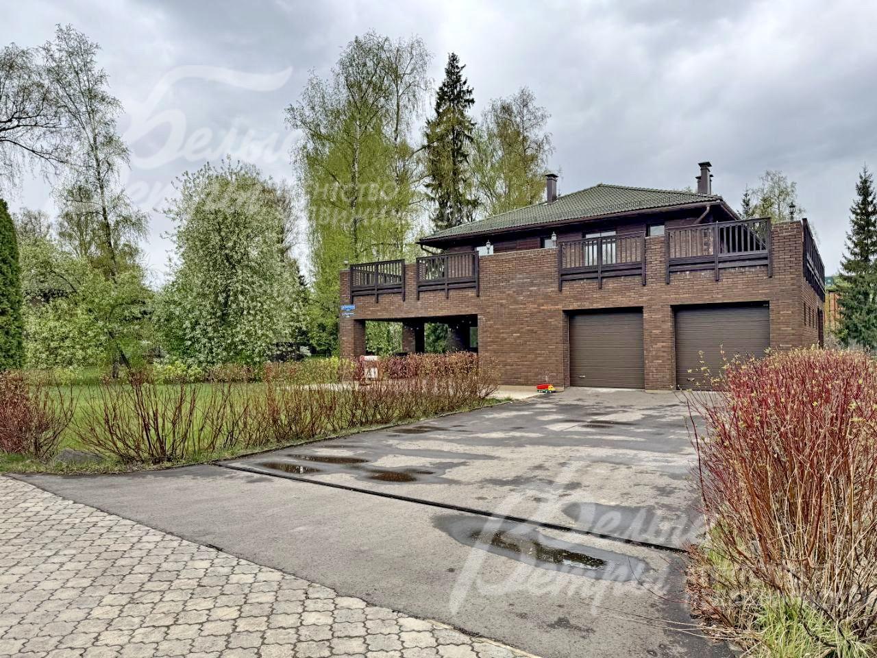 Коттеджи в поселке Чароит на Калужском шоссе