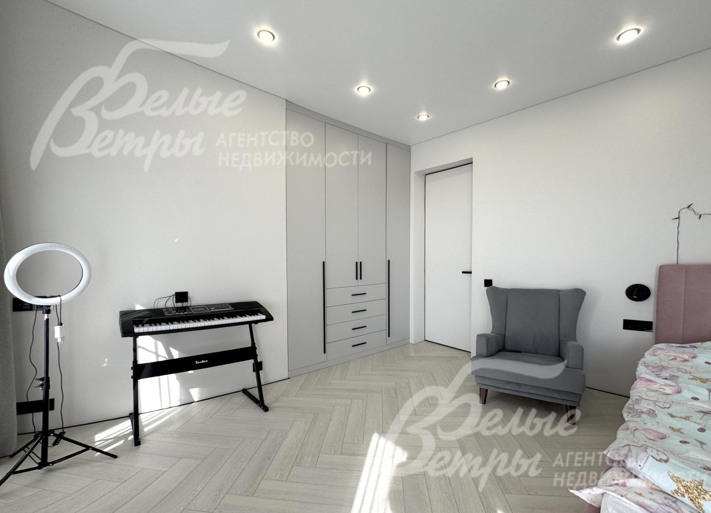 В спальне - удобная встроенная система хранения