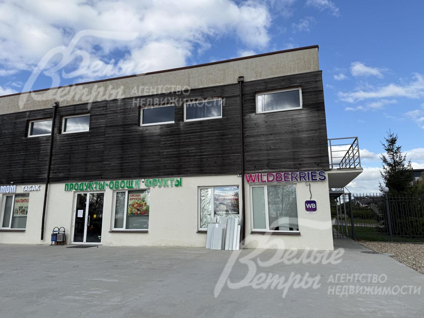 Магазины на территории поселка