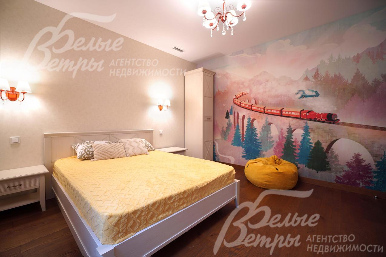 Одна из спален на первом этаже (в доме - 4 спальни на первом этаже)