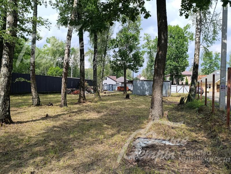 Участок подходит для реализации любых ландшафтных проектов - от классического садового дизайна до современных архитектурных решений