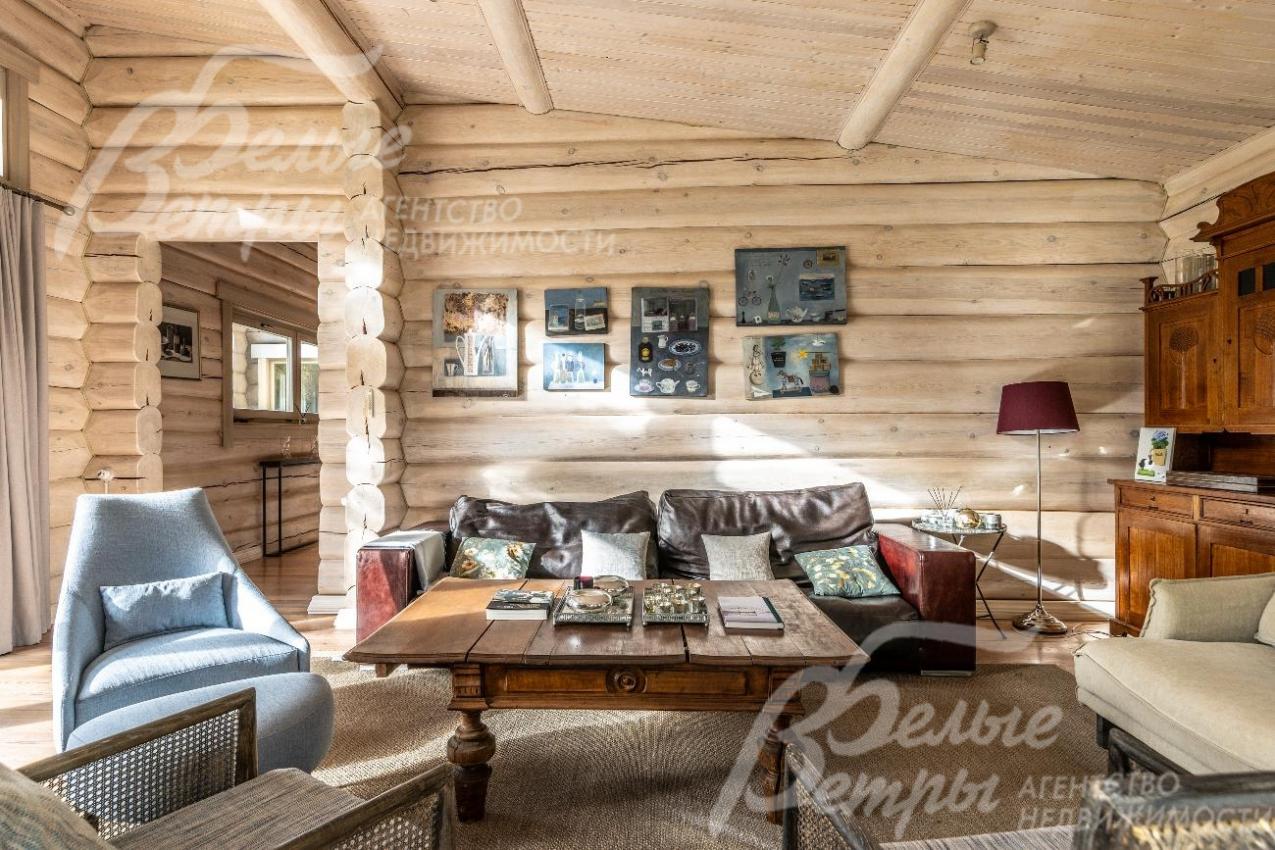 Просторная гостиная