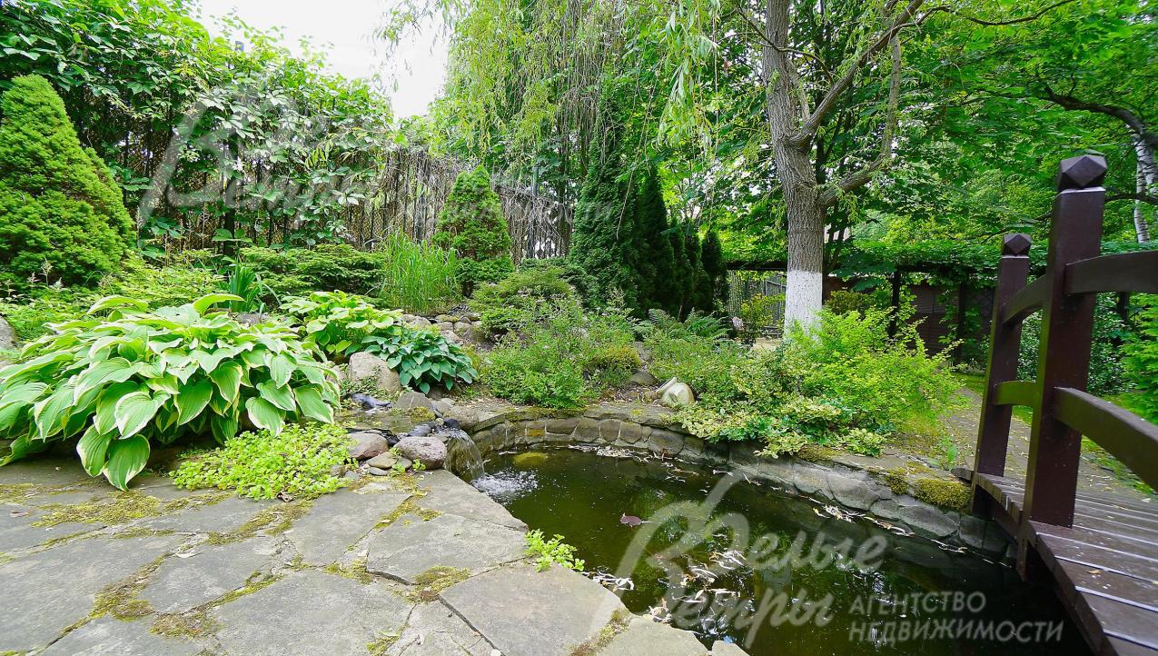 альпинарий с искусственным водопадом, минипрудом и мостиком