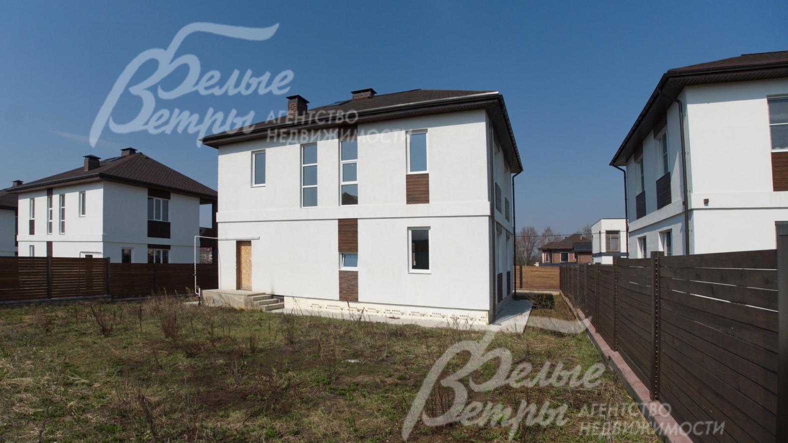 Вид на дом с участка.