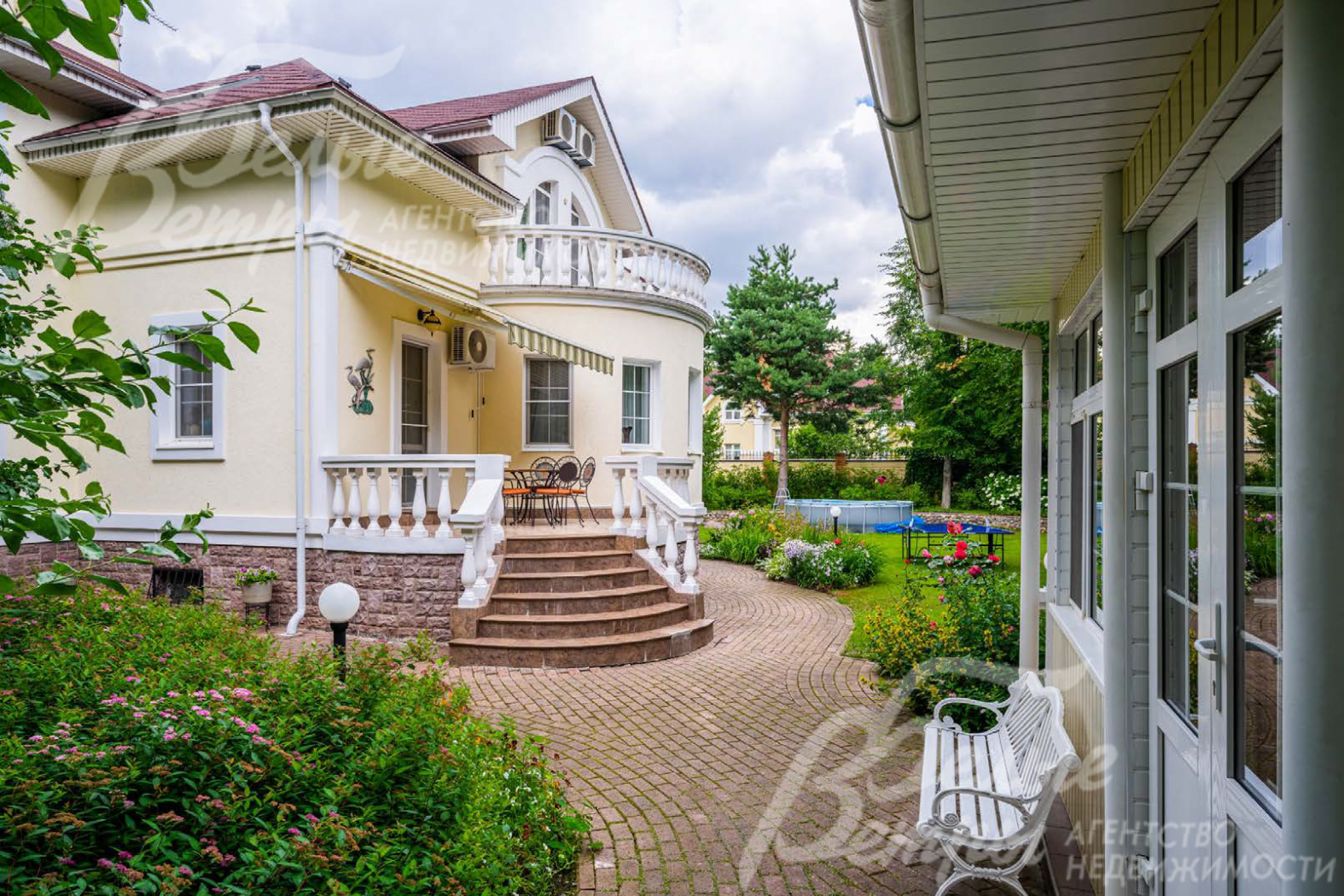 на участке освещение, автополив