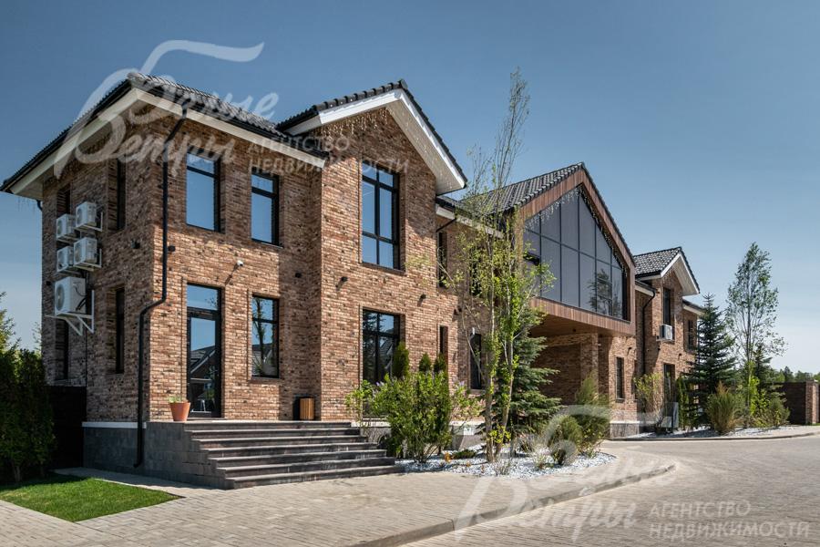 КПП и административный центр в поселке Резиденция Булатово