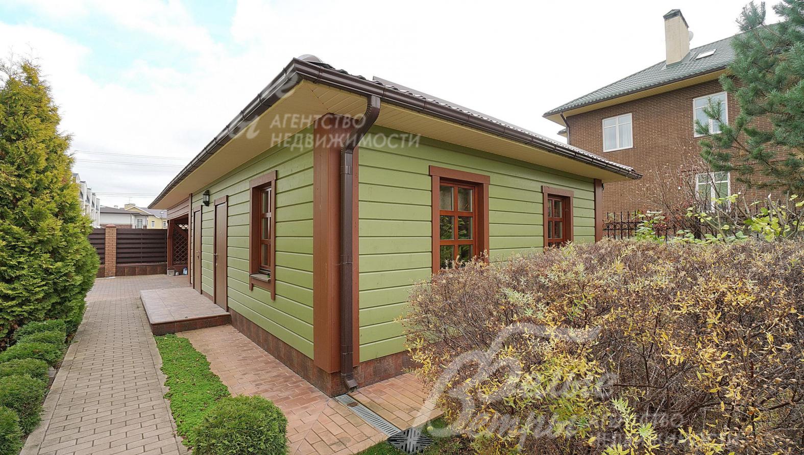 Одноэтажная баня 46 кв.м с навесом для 2-х авто и мастерской 