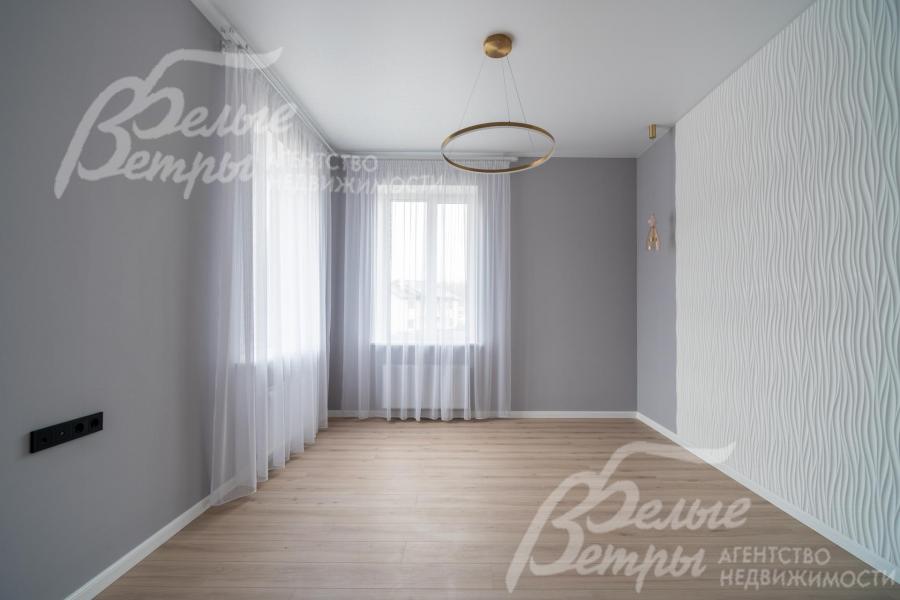 В доме установлены светильники актуальных дизайнерских форм и стеновые панели 3D