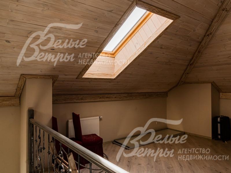 4 мансардных окна на третьем этаже - свободное назначение