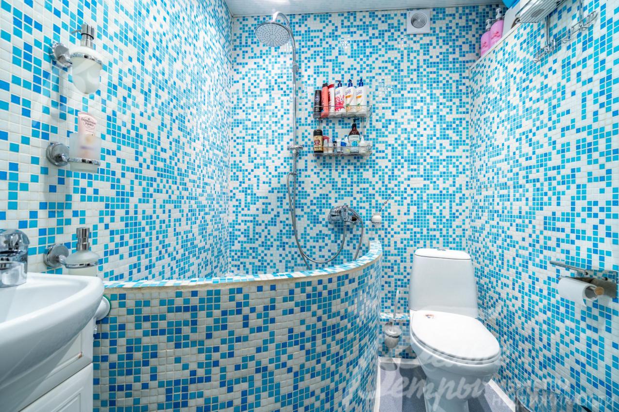 Купель в санузле первого этажа