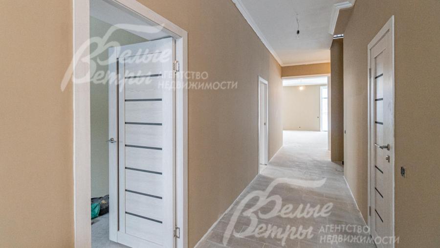 Высота потолков 3 м на первом этаже