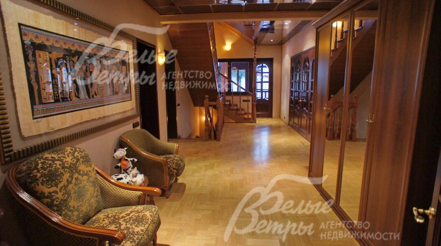 Холл 1 этажа 