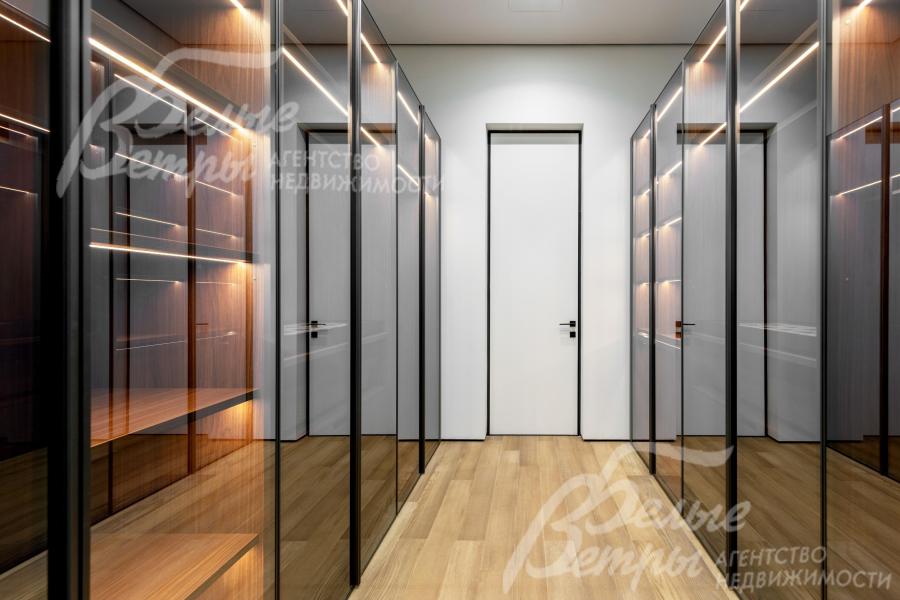 Гардеробная в мастер-спальне