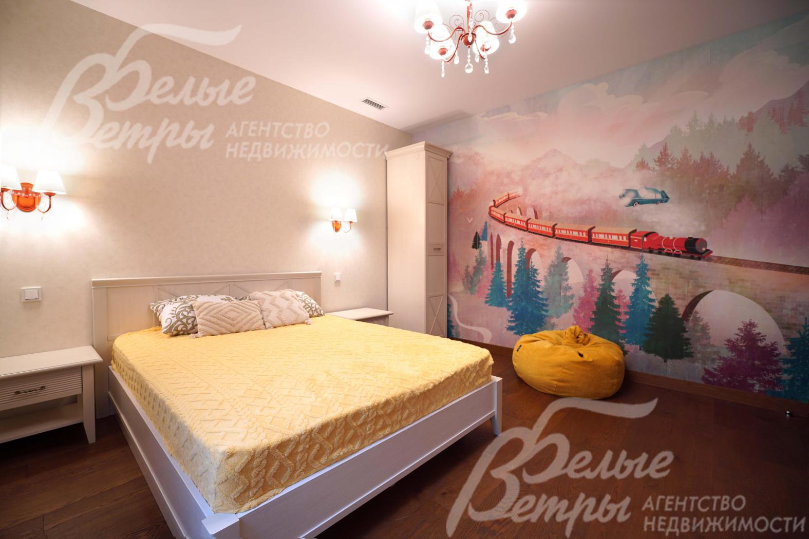 Одна из спален на первом этаже (в доме - 4 спальни на первом этаже)