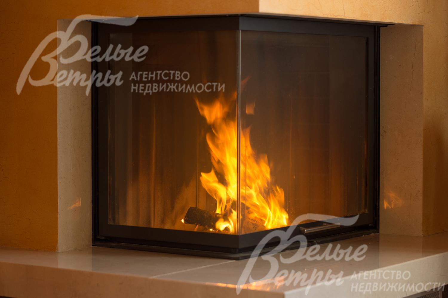 Камин в гостиной