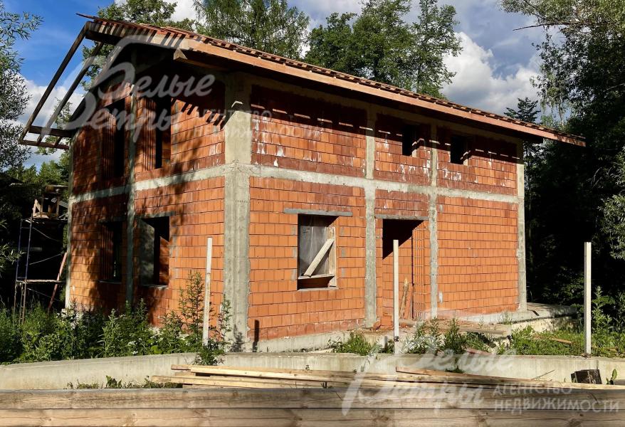 Первый этаж будет облицован штукатуркой, второй - планкеном, также во внешней отделке запланирована имитация бурса