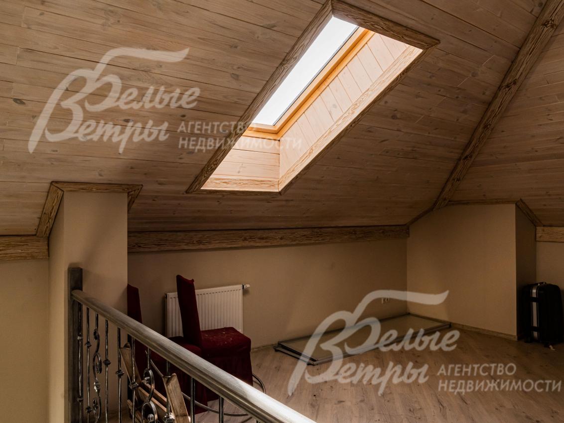 4 мансардных окна на третьем этаже - свободное назначение