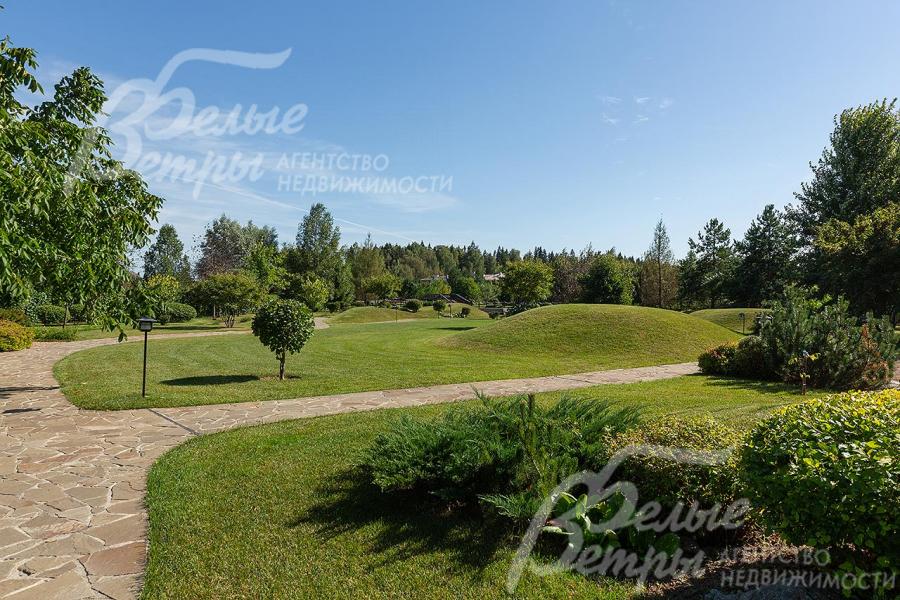 Прогулочная территория поселка