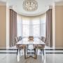 Столовая группа на 6 персон располагается рядом с нишей эркера