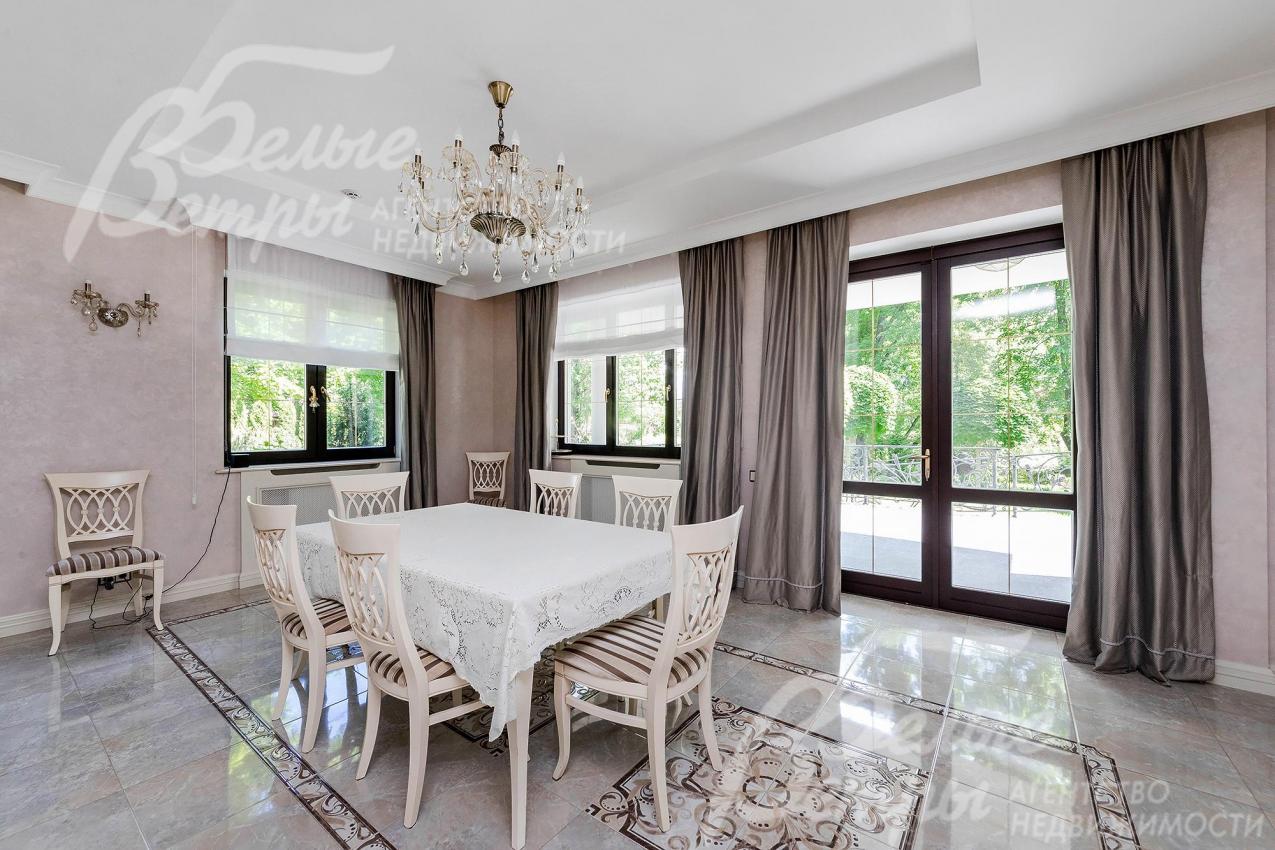 Столовая с выходом на терассу