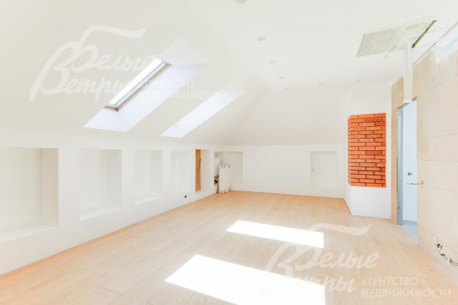 Помещение на мансардном этаже (спальня)