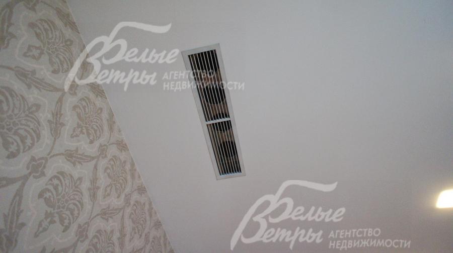 В жилых зонах и бассейне сделана центральная приточно-вытяжная система вентиляции + установлены кондиционеры Daikin.