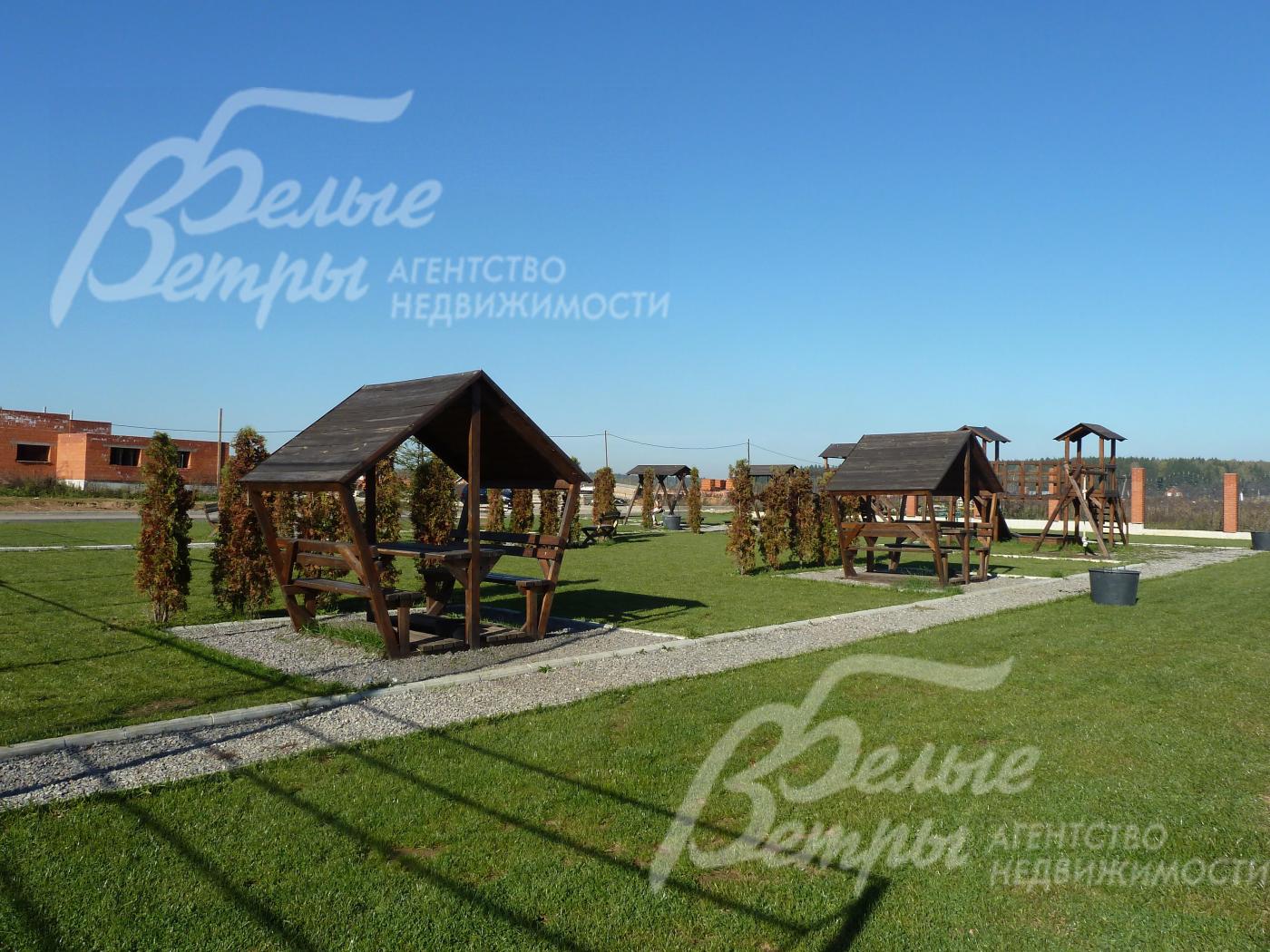 Зона отдыха в поселке Русская усадьба