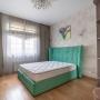 Все спальни меблированы