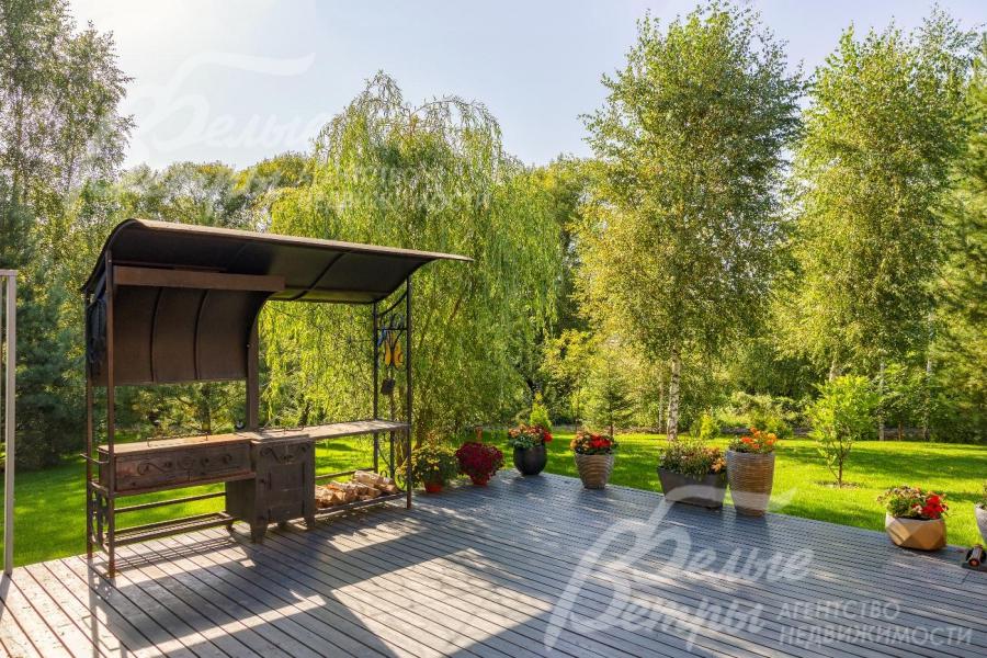 Открытая терраса в зоне барбекю